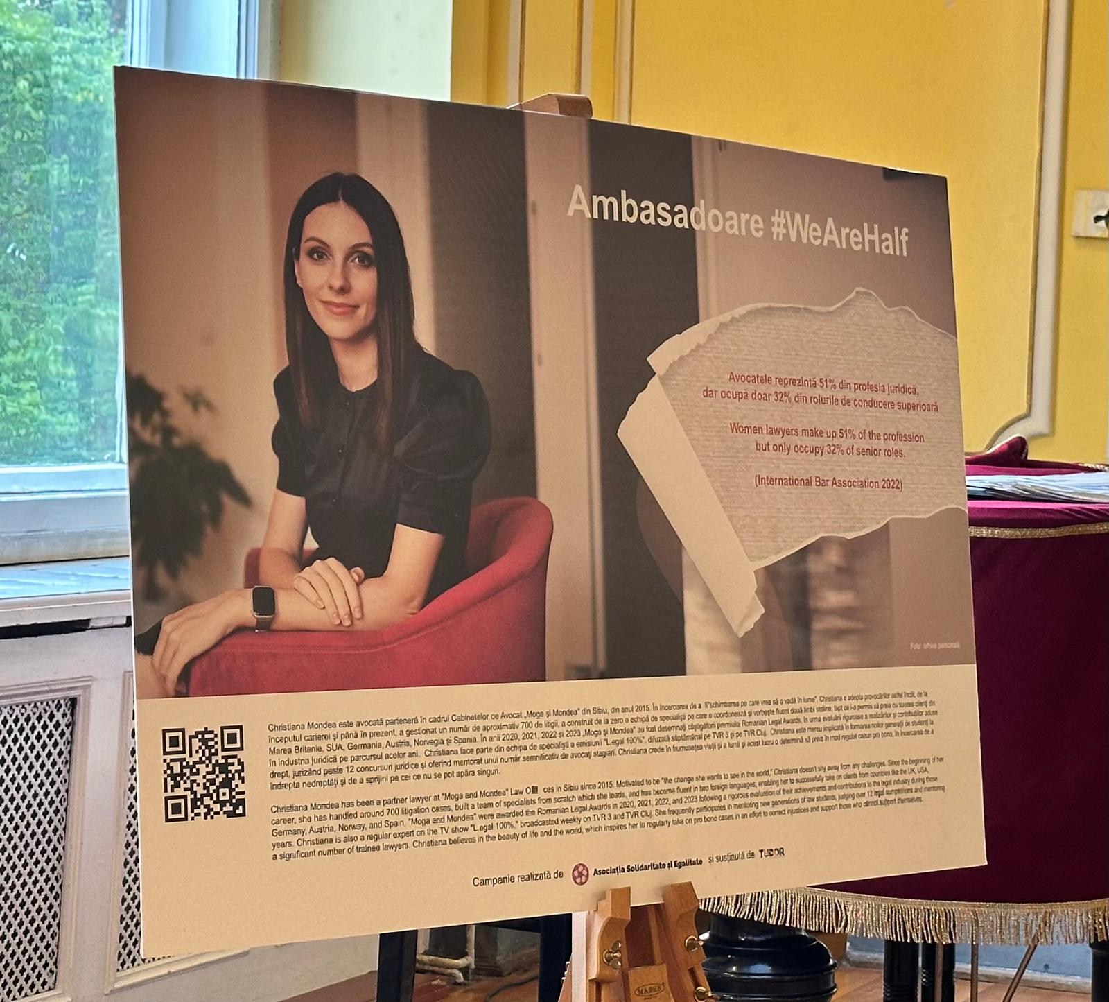 Posterul Doamnei Avocat Mondea la Banner la Caravana Egalitatii #WeAreHalf.